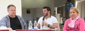 Gunnar Utnes (th) er beboernes fremste talsmann på La Siesta. Han har tett samarbeid med internasjonal kontakt Carlos Gonzales og byråd Carmen Morate – her på det siste beboermøtet.