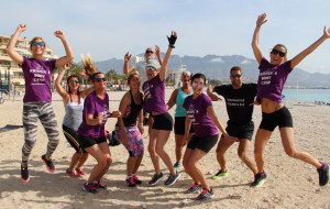 Det er en internasjonal gjeng som deltar på Kristins boot-camp på stranden i Albir hver tirsdag.
