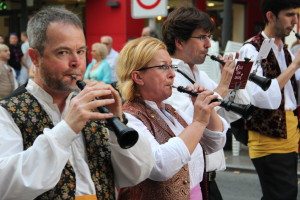 Lørdag klokken 19.00 er det duket for musikkparaden Entrada de Bandas.