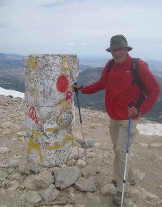 Jørgen er 2383 meter over havet på La Sagra. Han er en av drivkreftene i Fjellgruppen i Torrevieja.