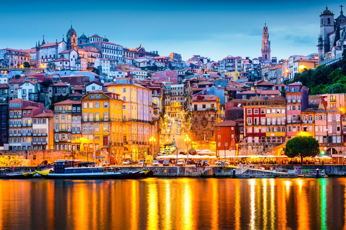 Fargesprakende PORTO SI Spania I Dag