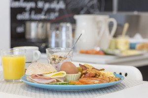 Fra kl 09.30 serveres det frokost på hverdager
