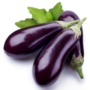 Auberginen har også fotfeste i Skandinavia. I landene rundt Middelhavet har auberginen vært en helt vanlig grønnsak i mange pår.