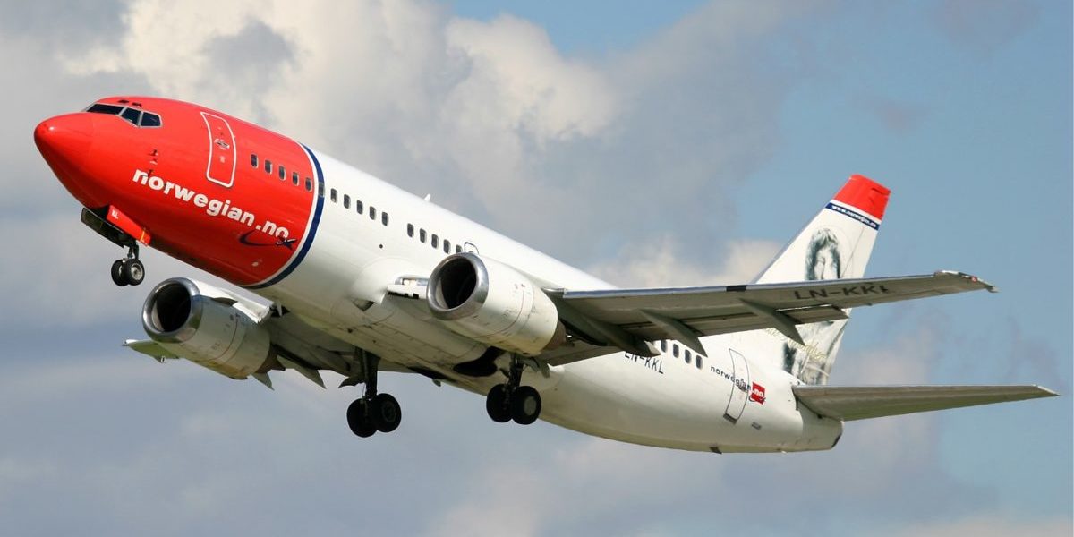 Norwegian_Air_Shuttle_Boeing_737-300_Pichugin