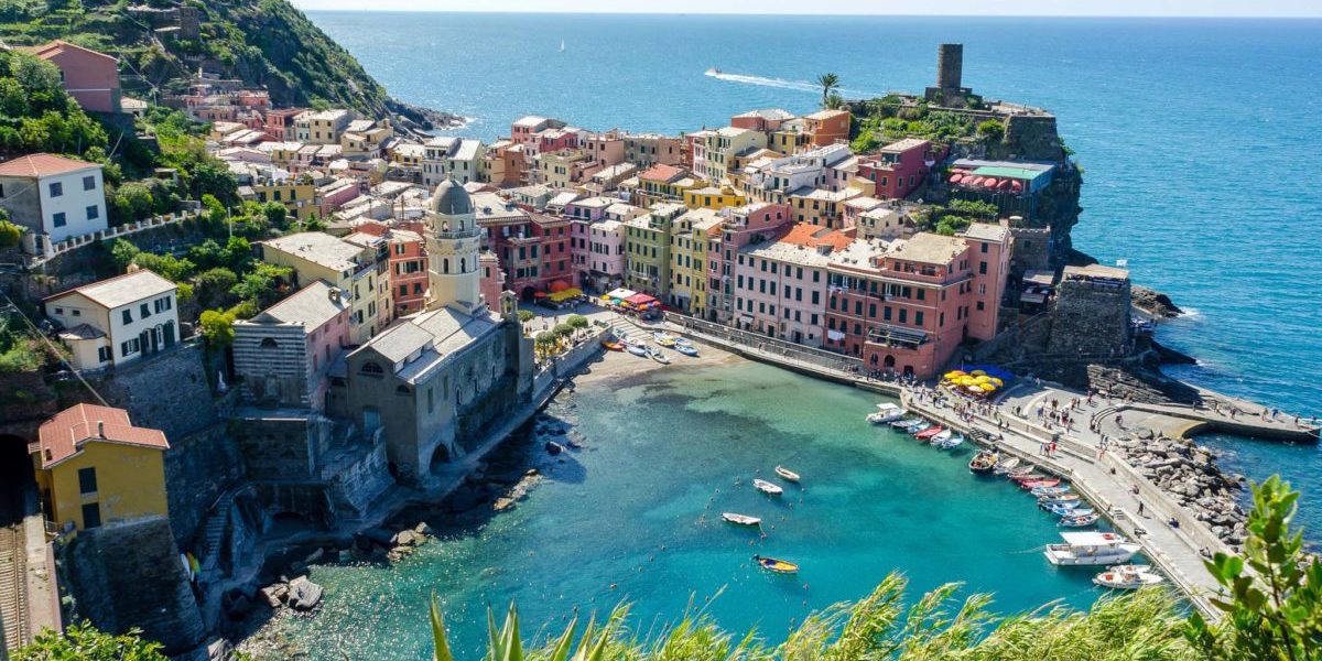 Vernazza,_Cinque_Terre_(panorama)