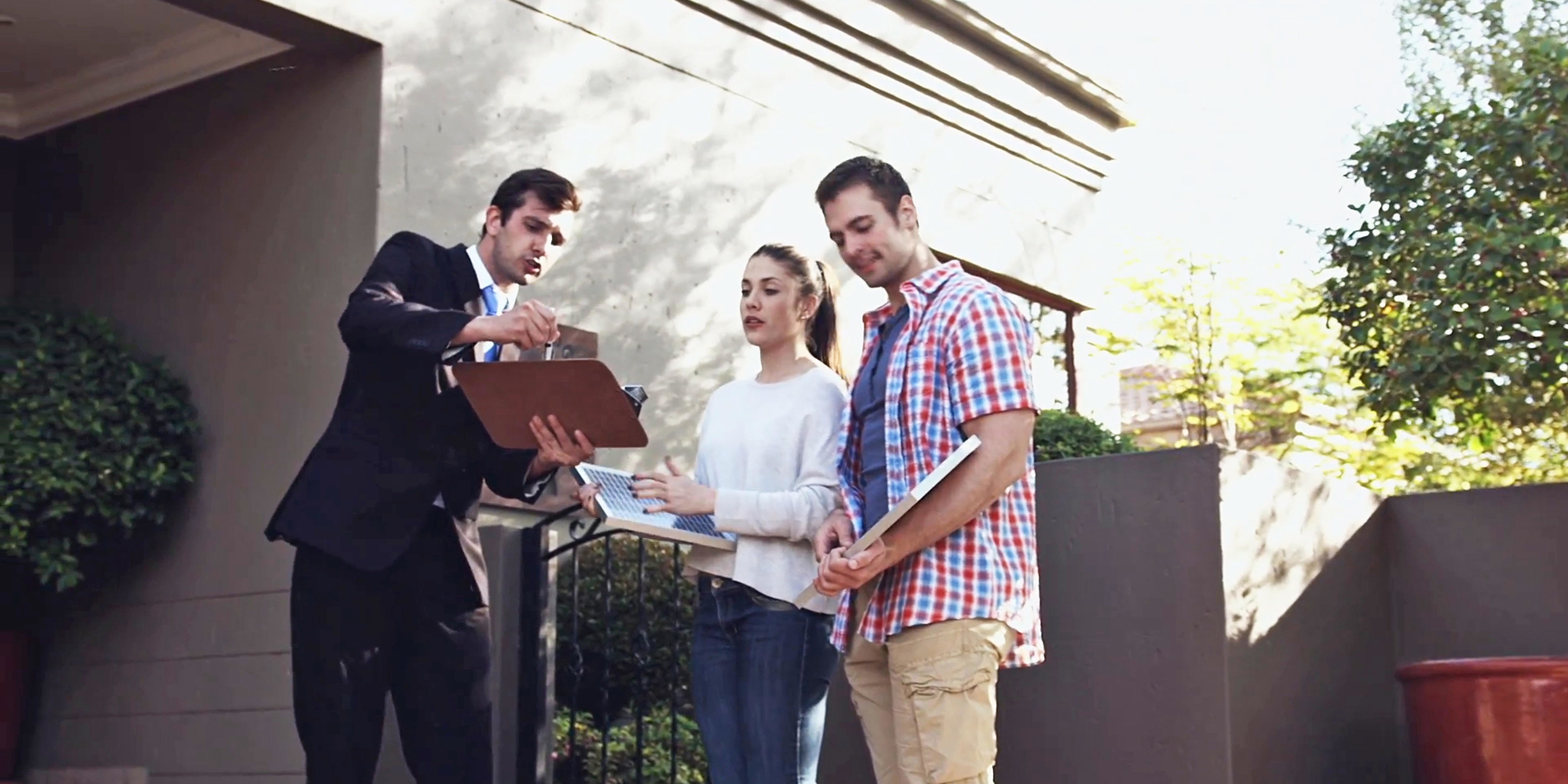 salesman-selling-solar-panel-to-young-couple-home-owners-to-save-power-or-electricity-consumption_ej7x-d6__F0000