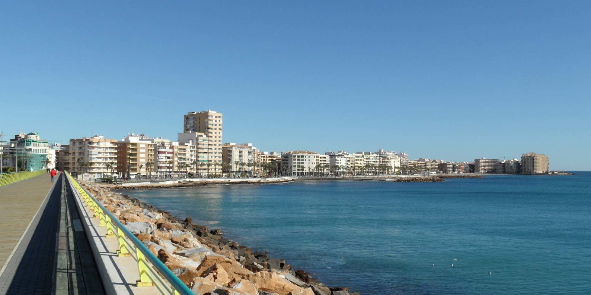 Torrevieja._Vista_desde_el_dique_de_Levante