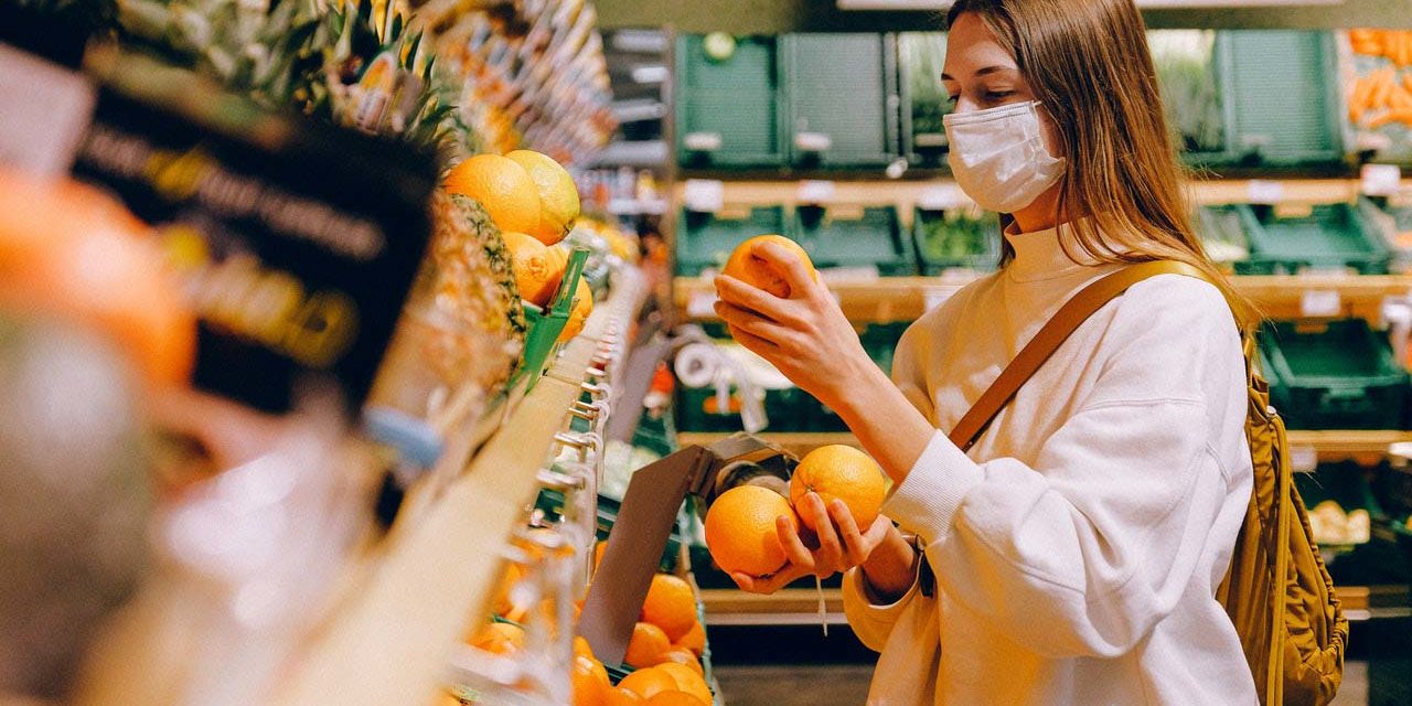 woman-wearing-mask-in-supermarket-3962294