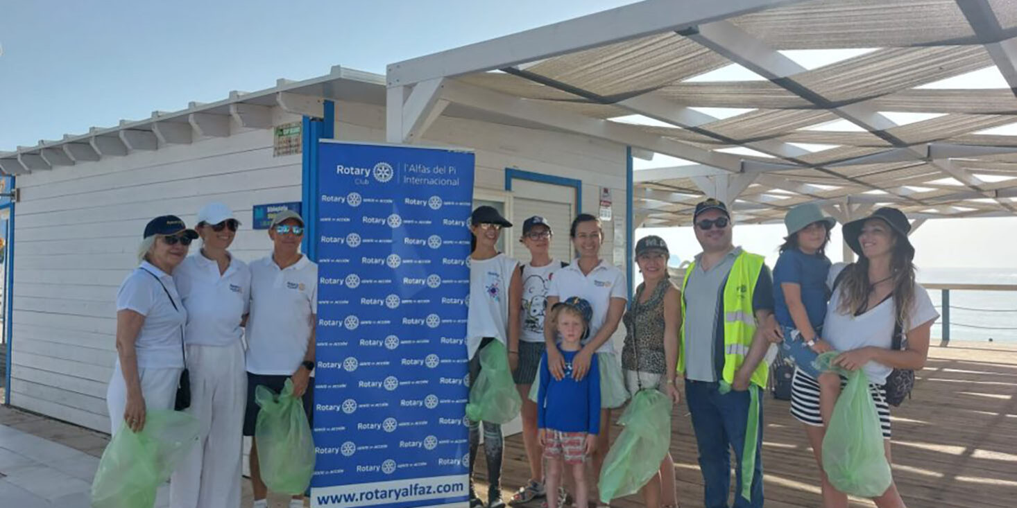 Residentes-Internacionales_limpieza-playas-rotary-club-1-980×735